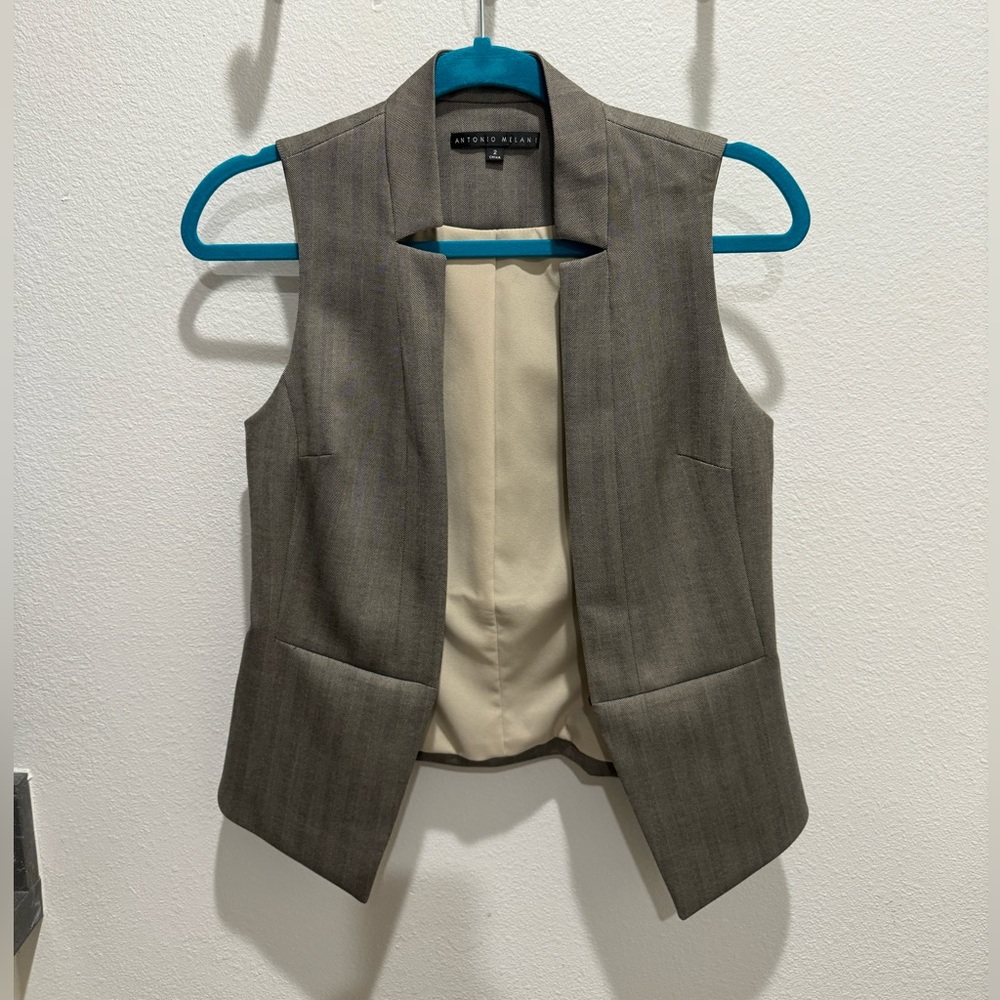 NWOT- Antonio Milani size 2 dress vest